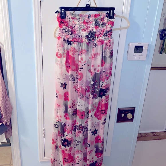 Rampage Dresses & Skirts - EUC rampage size medium maxi, dress, gray, pink, black, silver, sheer lined